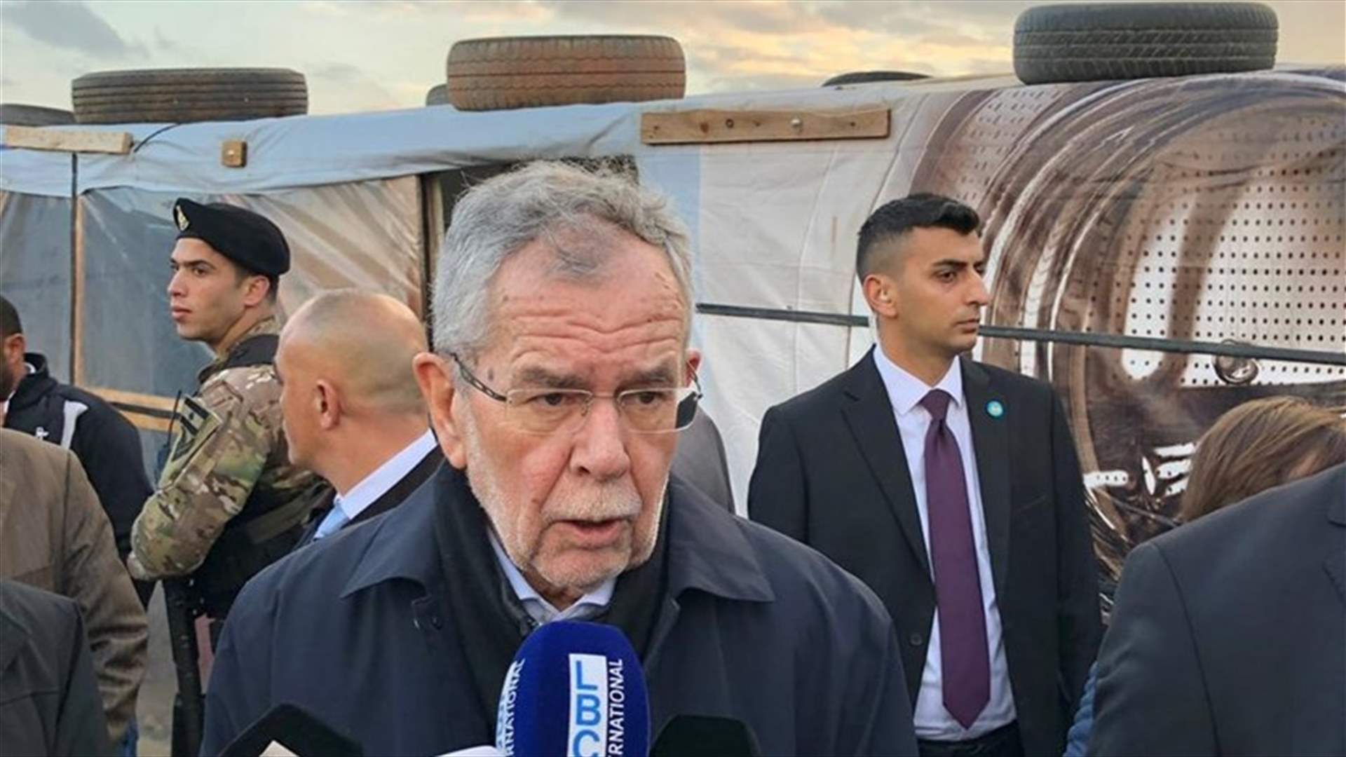 رئيس النمسا يتفقد مخيما للنازحين السوريين في البقاع (صور)