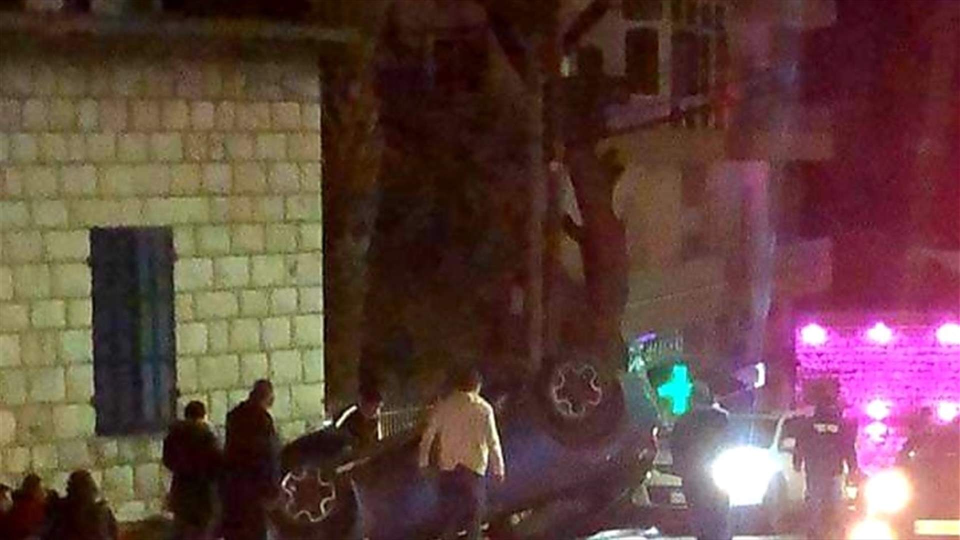 جريحان بانقلاب سيارة على طريق جعيتا
