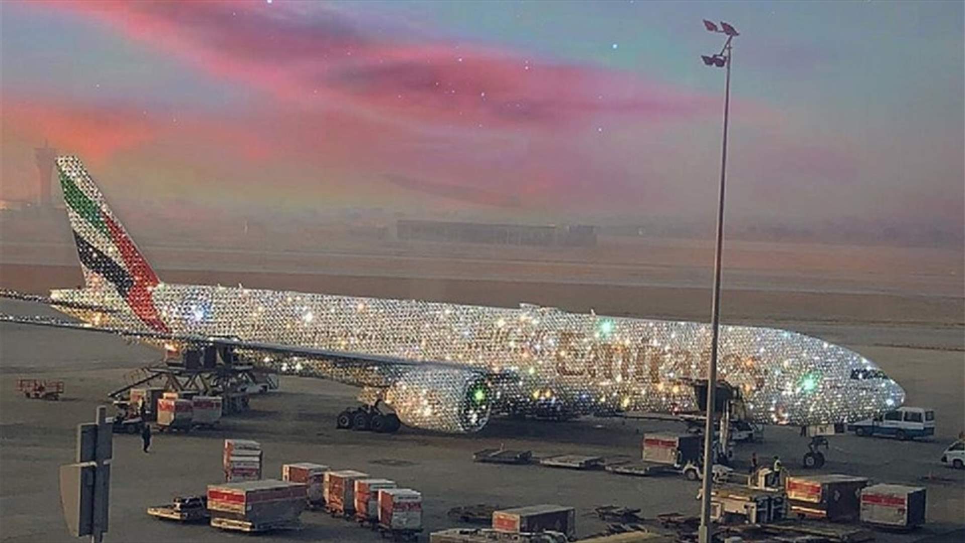 ما قصة الطائرة الإماراتية المرصعة بالألماس؟