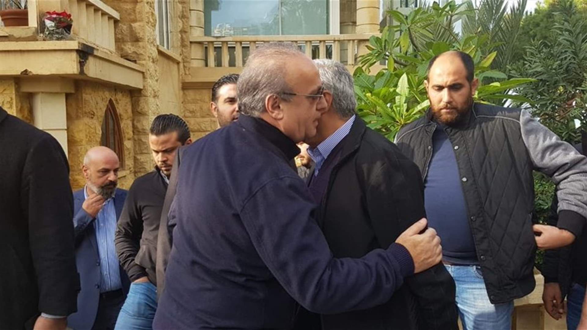 أول لقاء بينهما بعد حادثة الجاهلية... وهاب في دارة إرسلان في خلدة (صور)