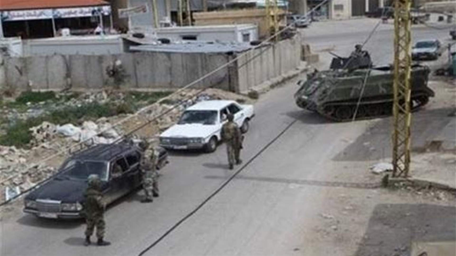 الجيش يعمل على ملاحقة المتهمين باستهداف الدورية في حي الشراونة