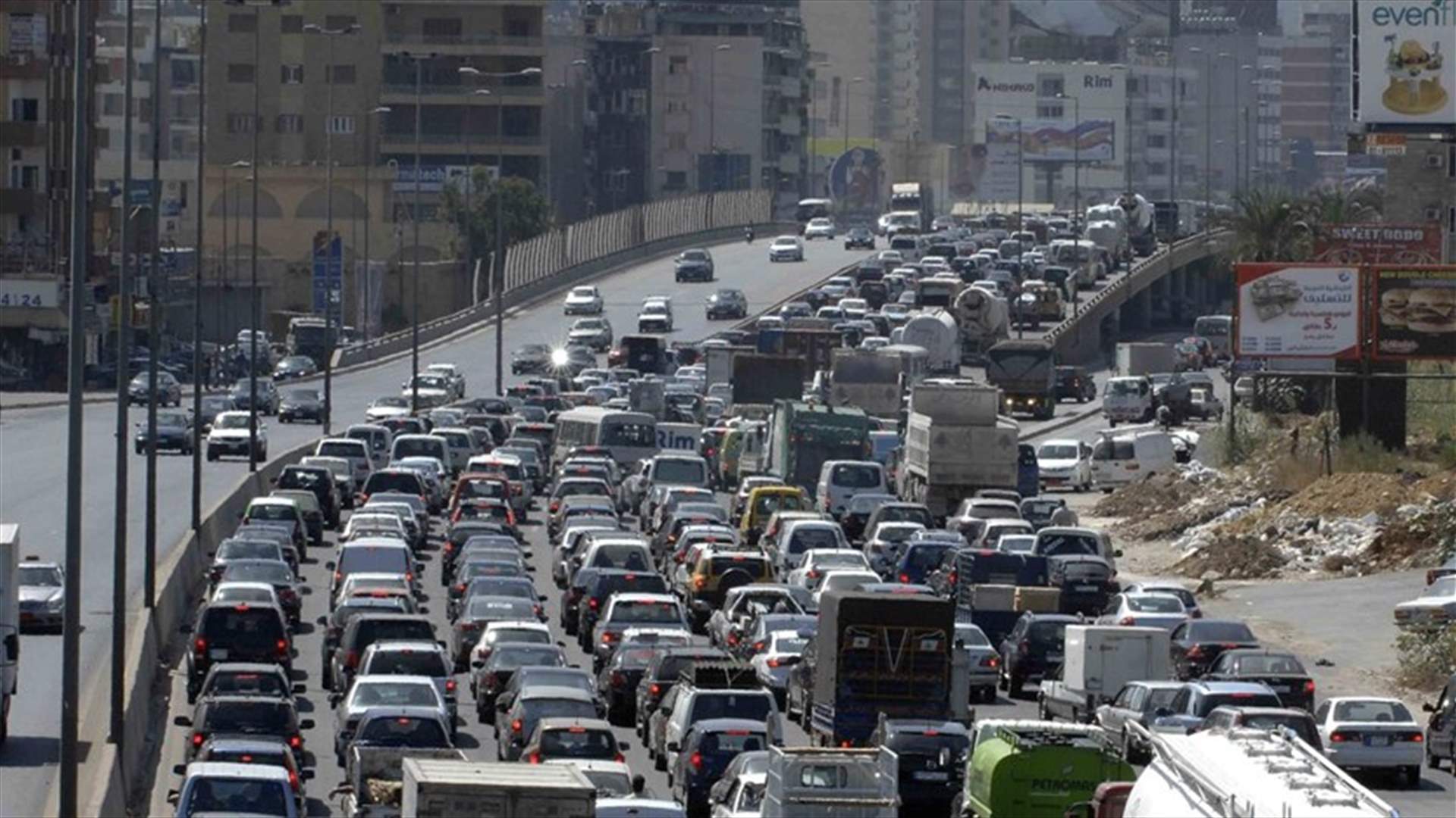مقتل بنغالي إثر حادث صدم على اوتوستراد ضبيه