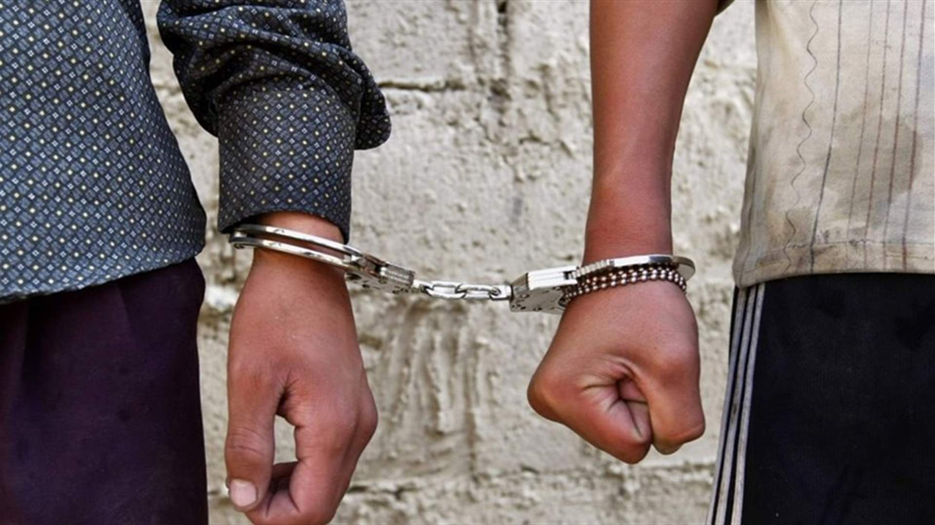 انتحل صفة ملازم اول في انتربول قوى الامن...وهذا ما فعله مع شريكه