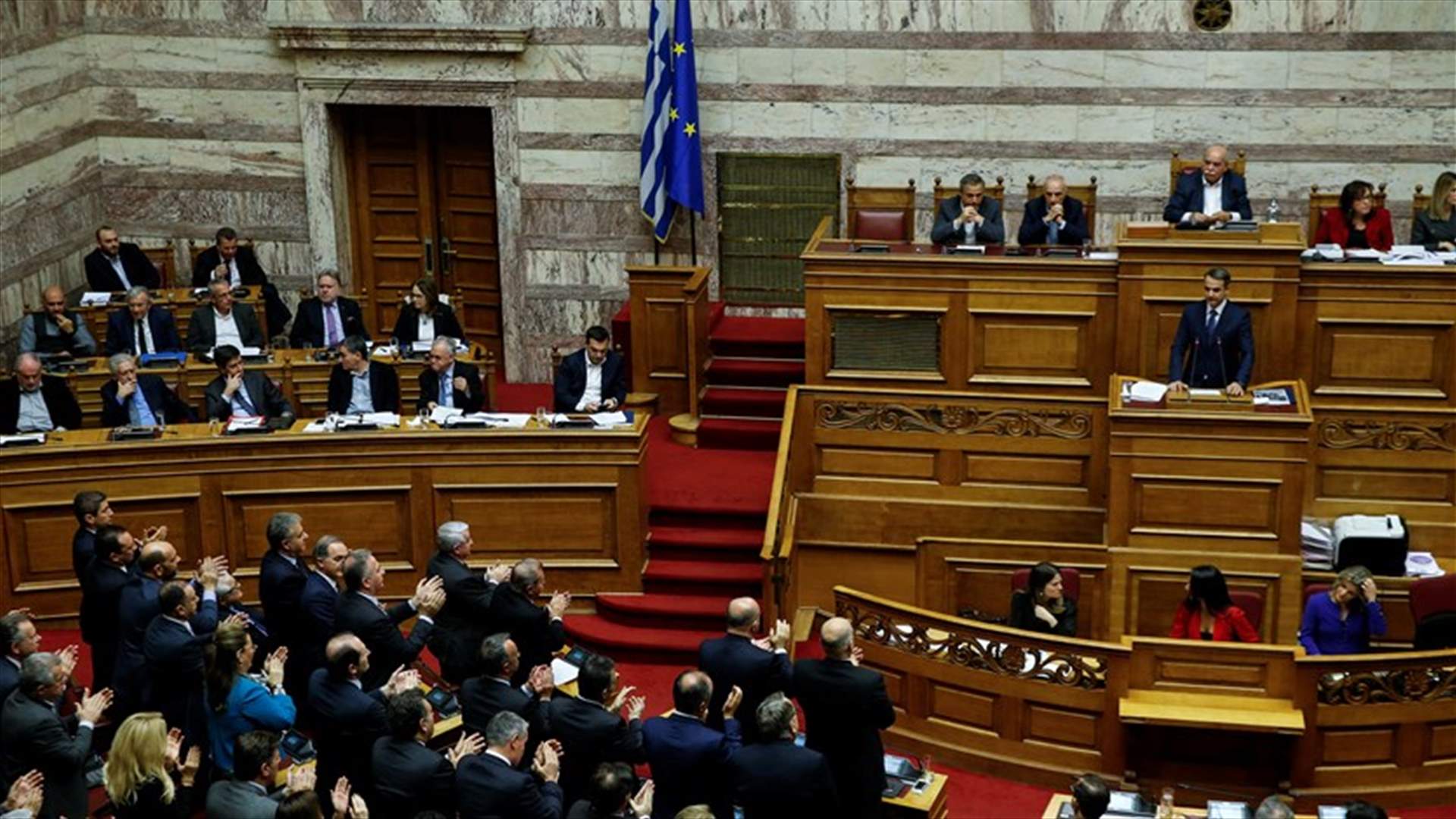 اليونان تتبنى ميزانيتها الأولى بعد خروجها من الأزمة المالية