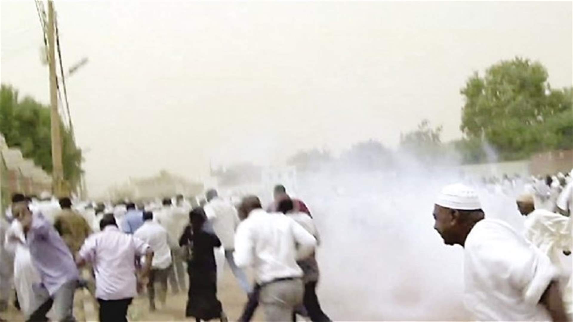 الشرطة السودانية تطلق الغاز المسيل للدموع على محتجين
