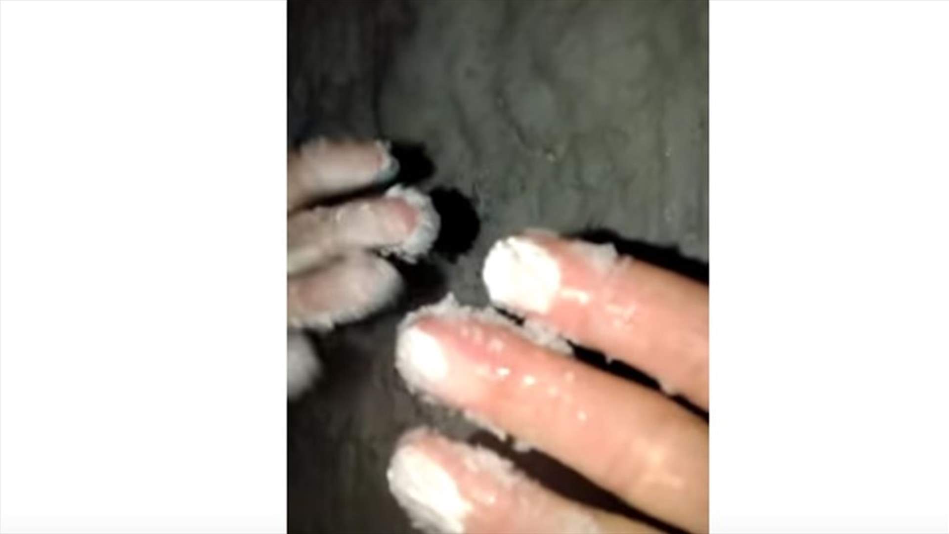 بسبب القذارة... طلي الثلج باللون الأبيض (فيديو)