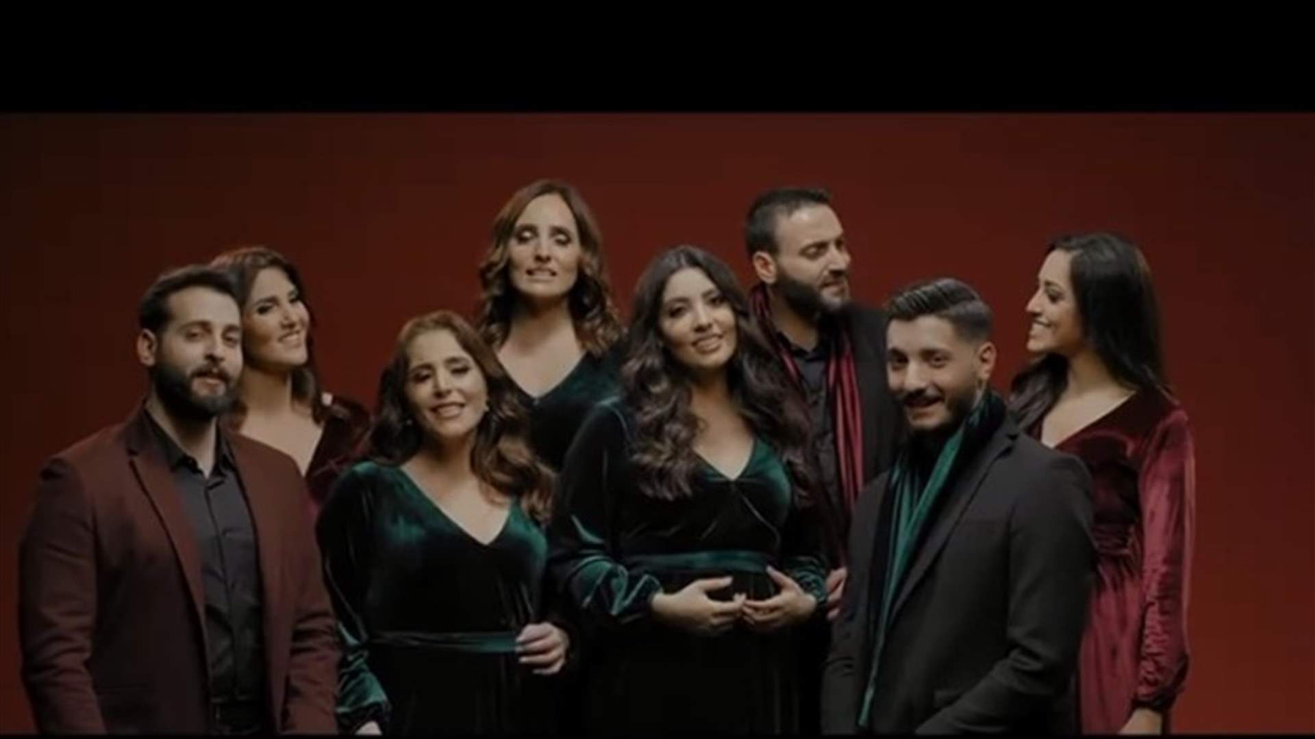 عائلة عبير نعمة ترنّم عيد الميلاد.. "٨ إخوة بصوت واحد وحب كبير" (فيديو)