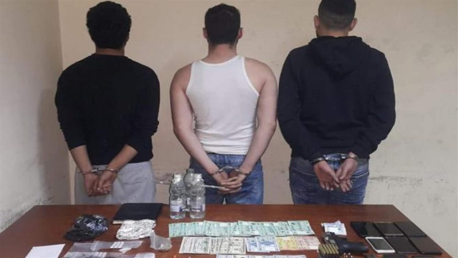 توقيف ثلاثة أشخاص في برج حمود بجرم تجارة وترويج المخدرات