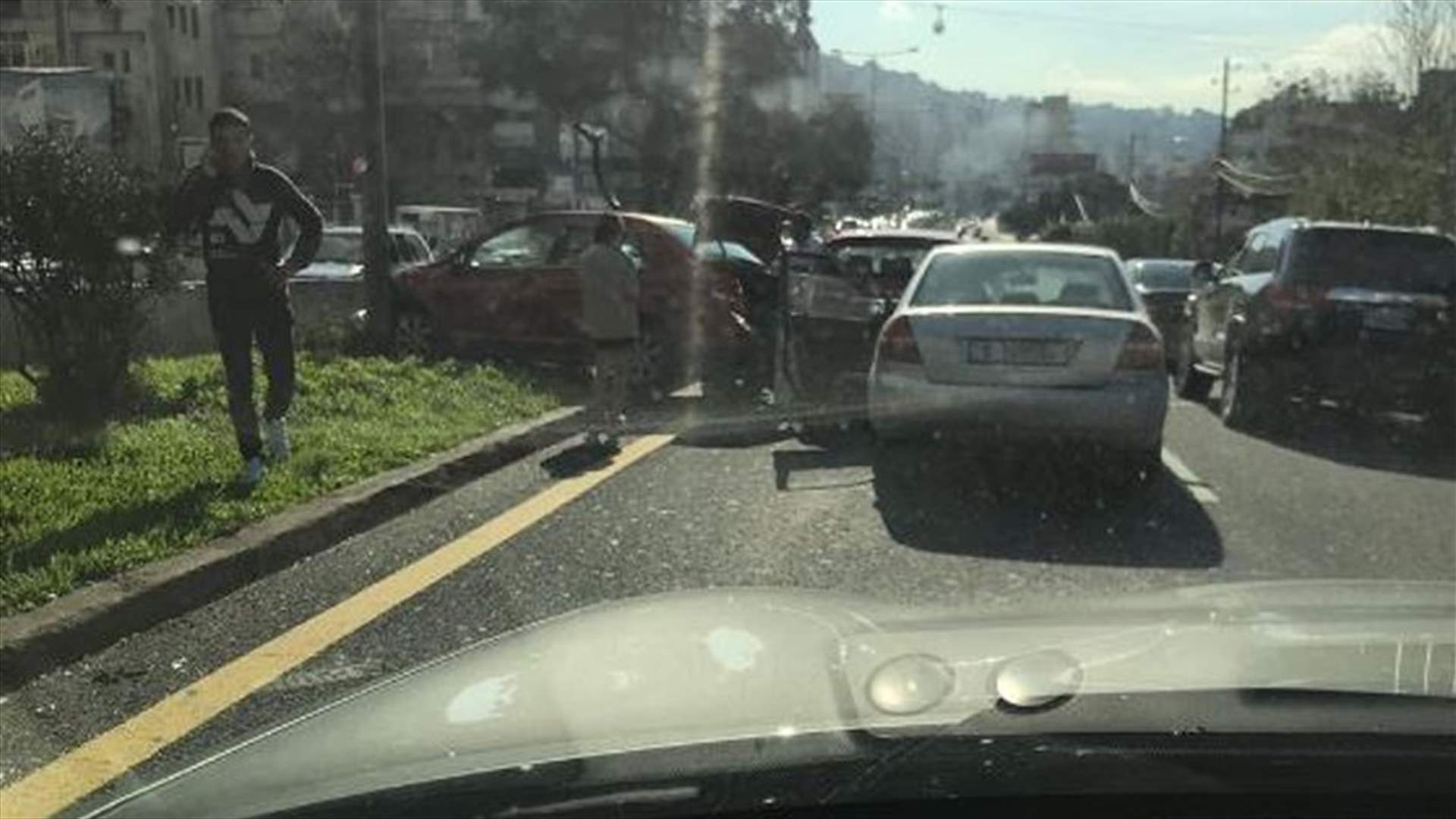 حادث سير على أوتوستراد جونية باتجاه بيروت... وزحمة سير في المحلة (صورة)