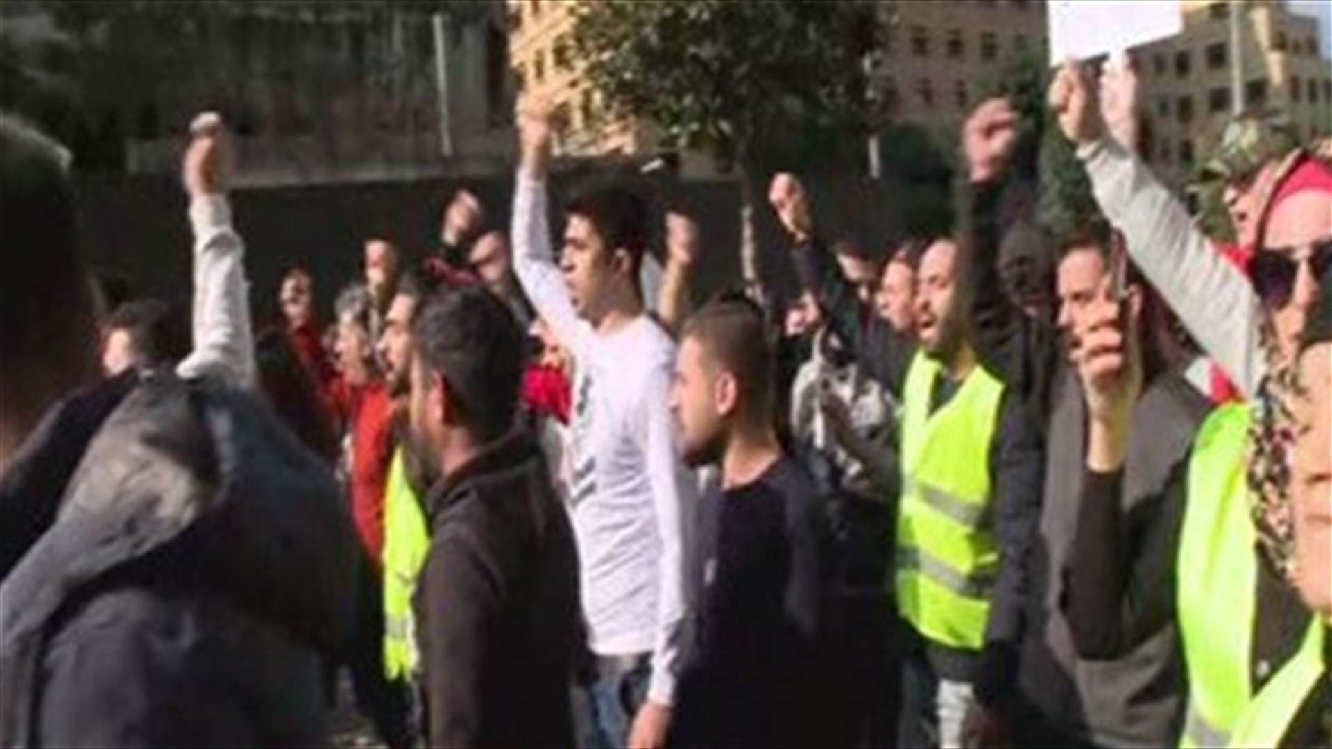 Protesters head to Interior Ministry in Hamra (Photos)