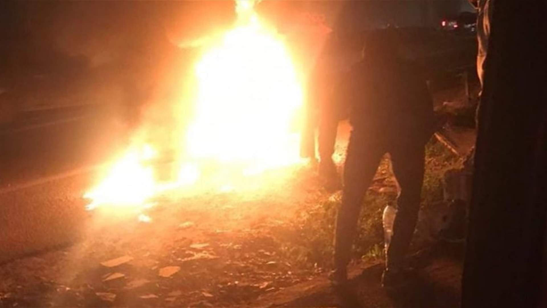 شبان قطعوا أوتوستراد الغازية... والقوى الأمنية أعادت فتحه