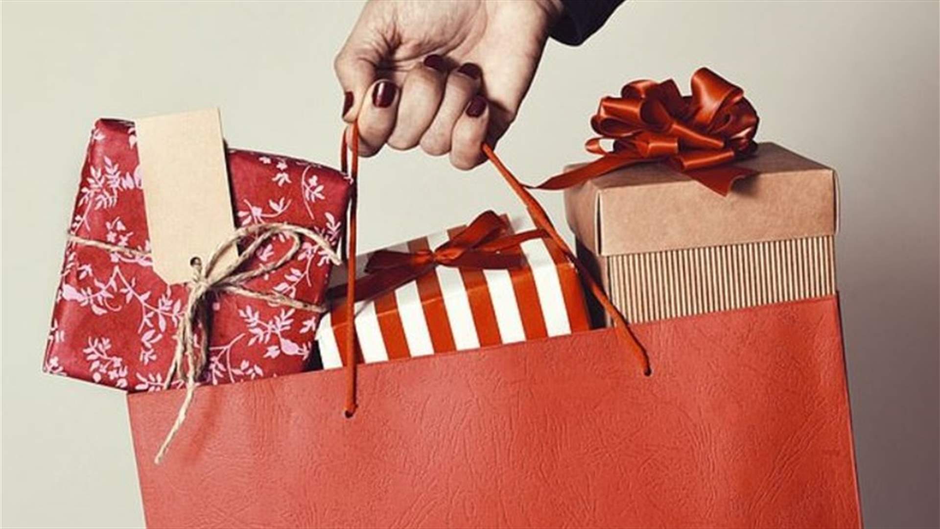 طعنت زوجها لأنه استغرق وقتاً طويلاً بالتسوق لعيد الميلاد!