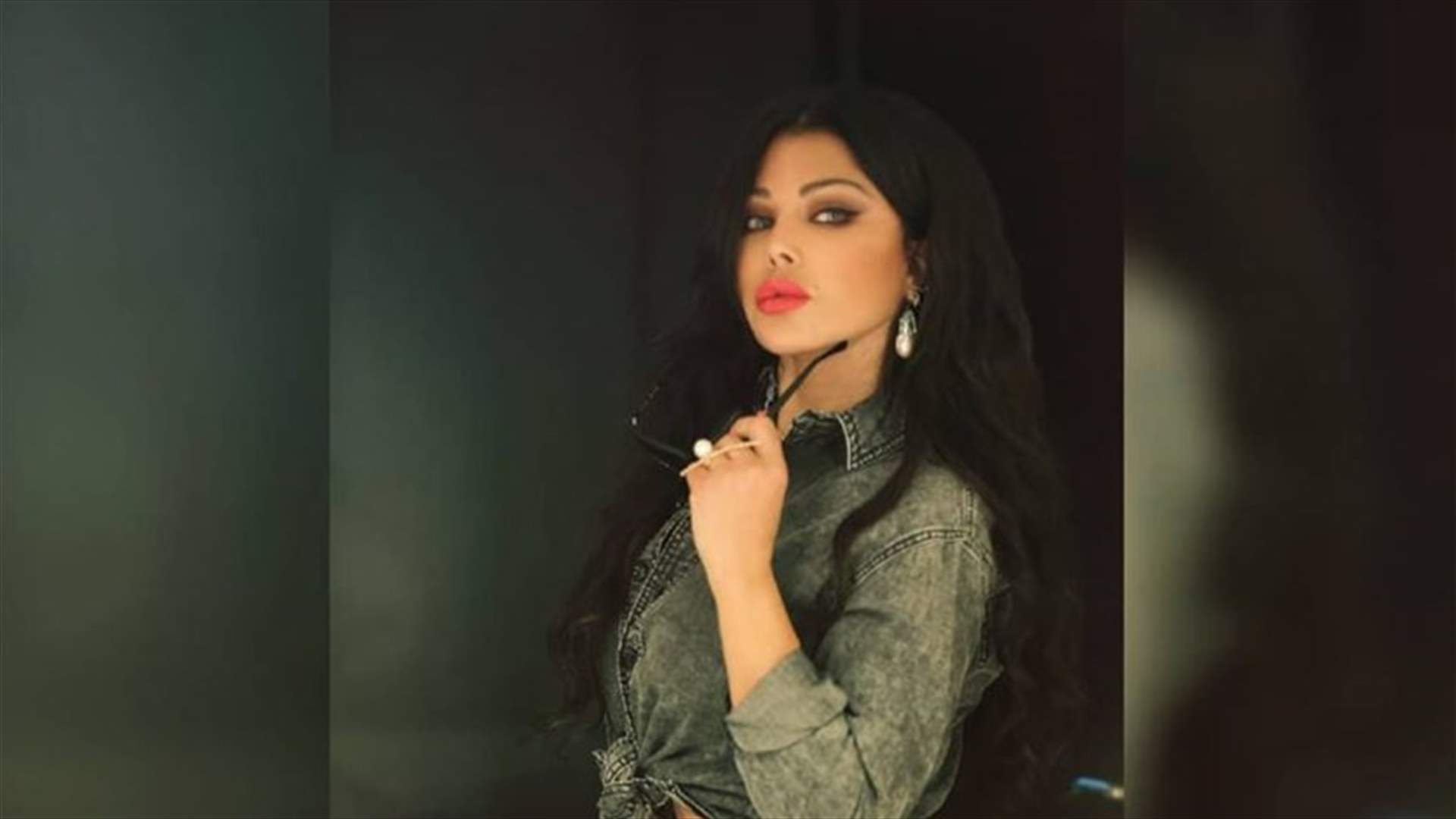 هيفا وهبي... "آلو بابا نويل؟" (صورة)