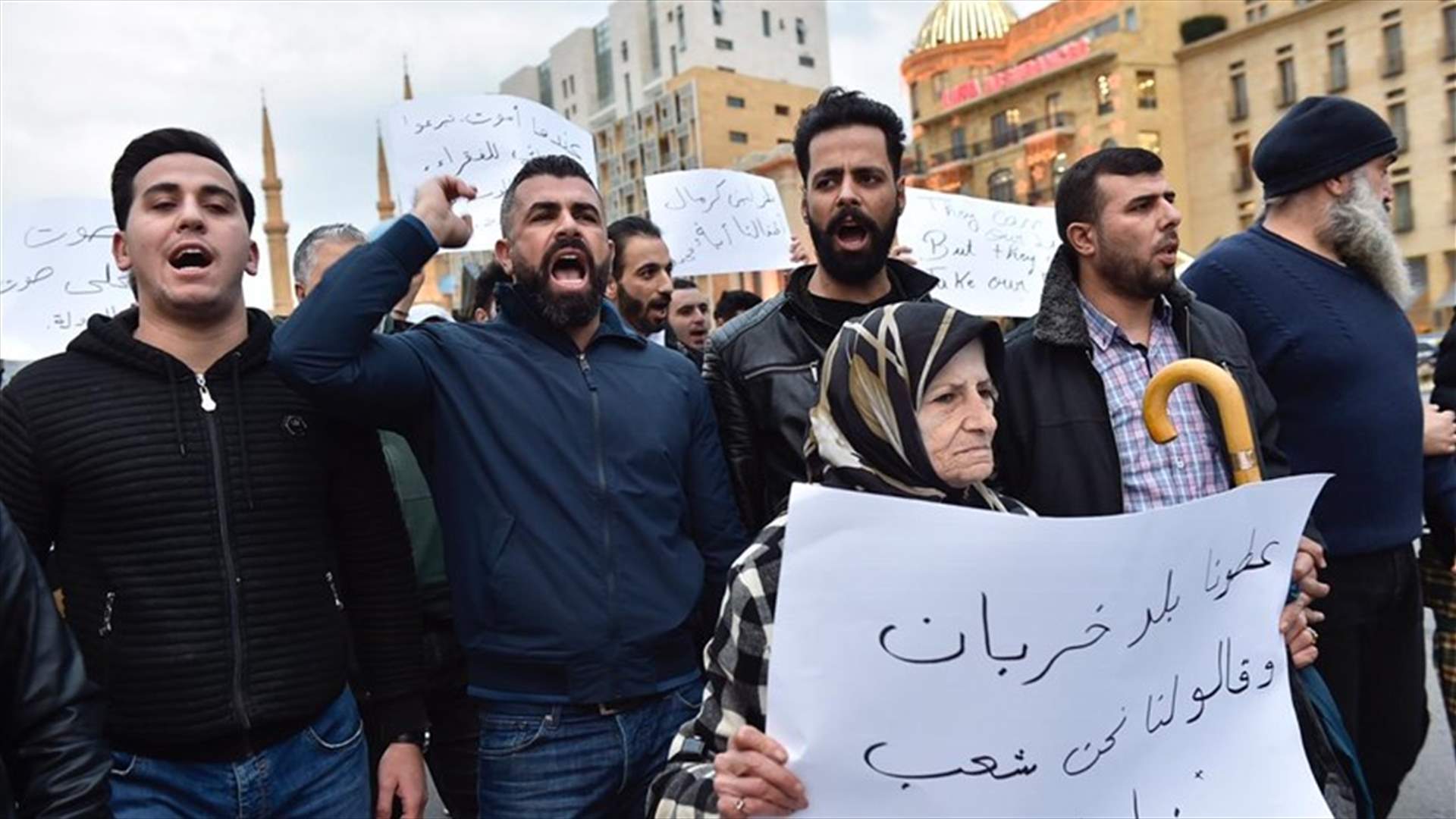 مسيرة سلمية في وسط بيروت للمطالبة بمعالجة الازمات المعيشية (صور)