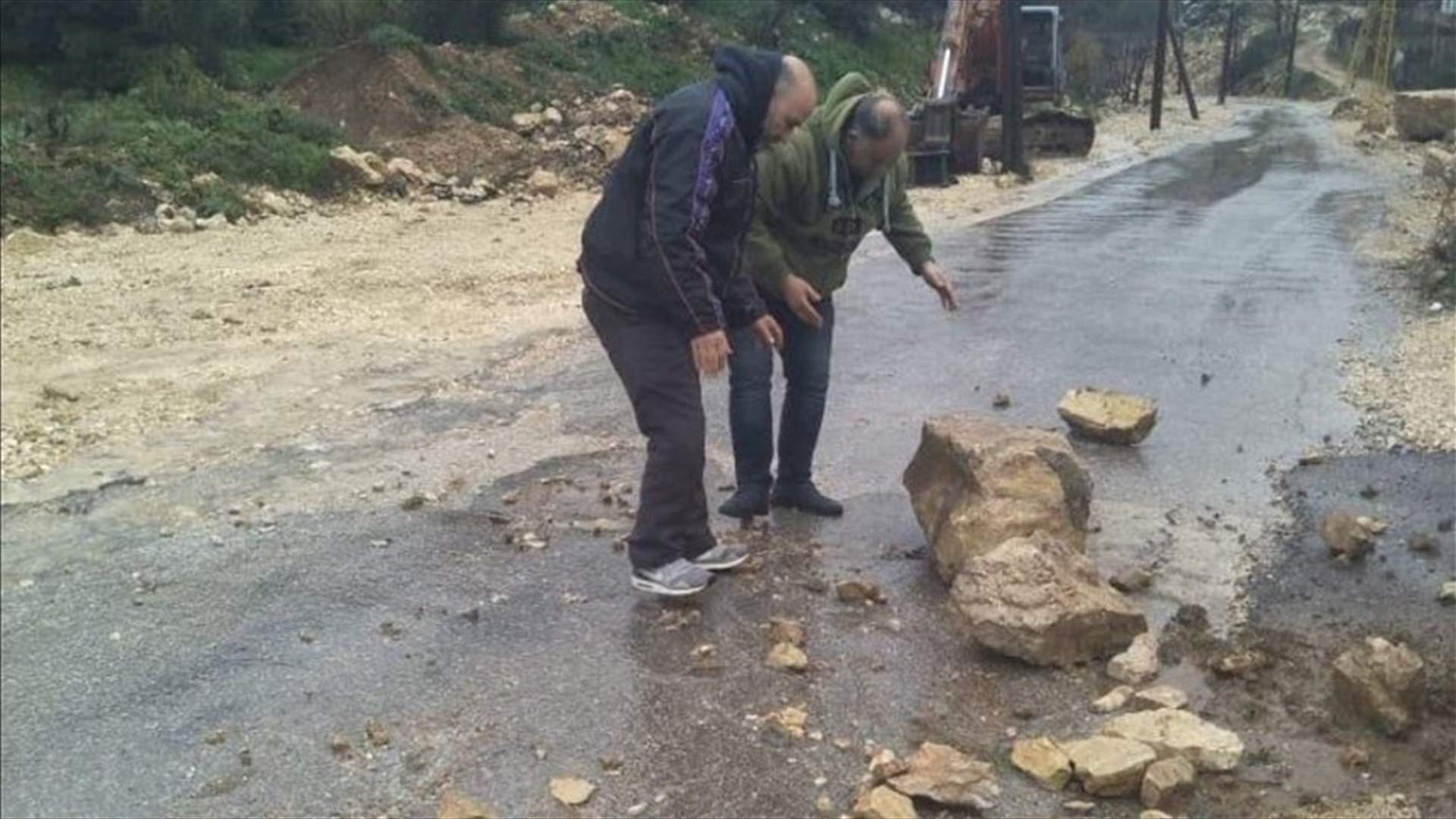 انهيارات تقطع طريق إيزال كفرحبو في الضنية