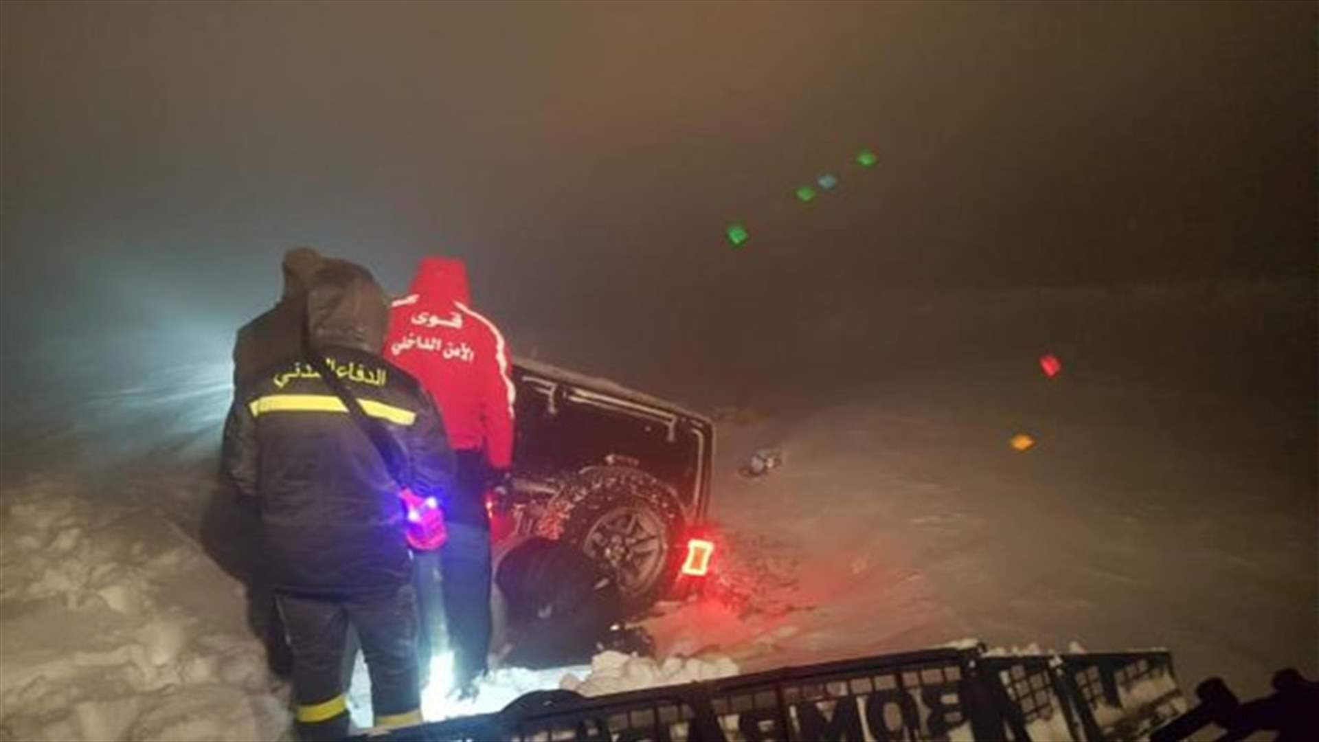 لحظة انقاذ المواطنين الذين علقوا في صنين خلال ممارستهم الـoff road... (فيديو)