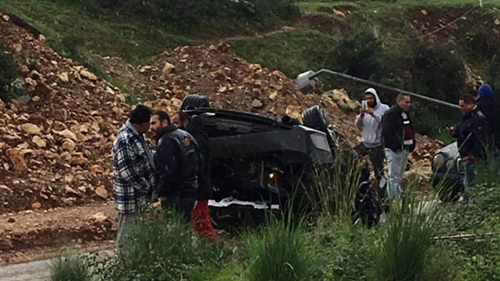 اصابة نجل معين المرعبي بجروح اثر تعرضه لحادث سير (صور)