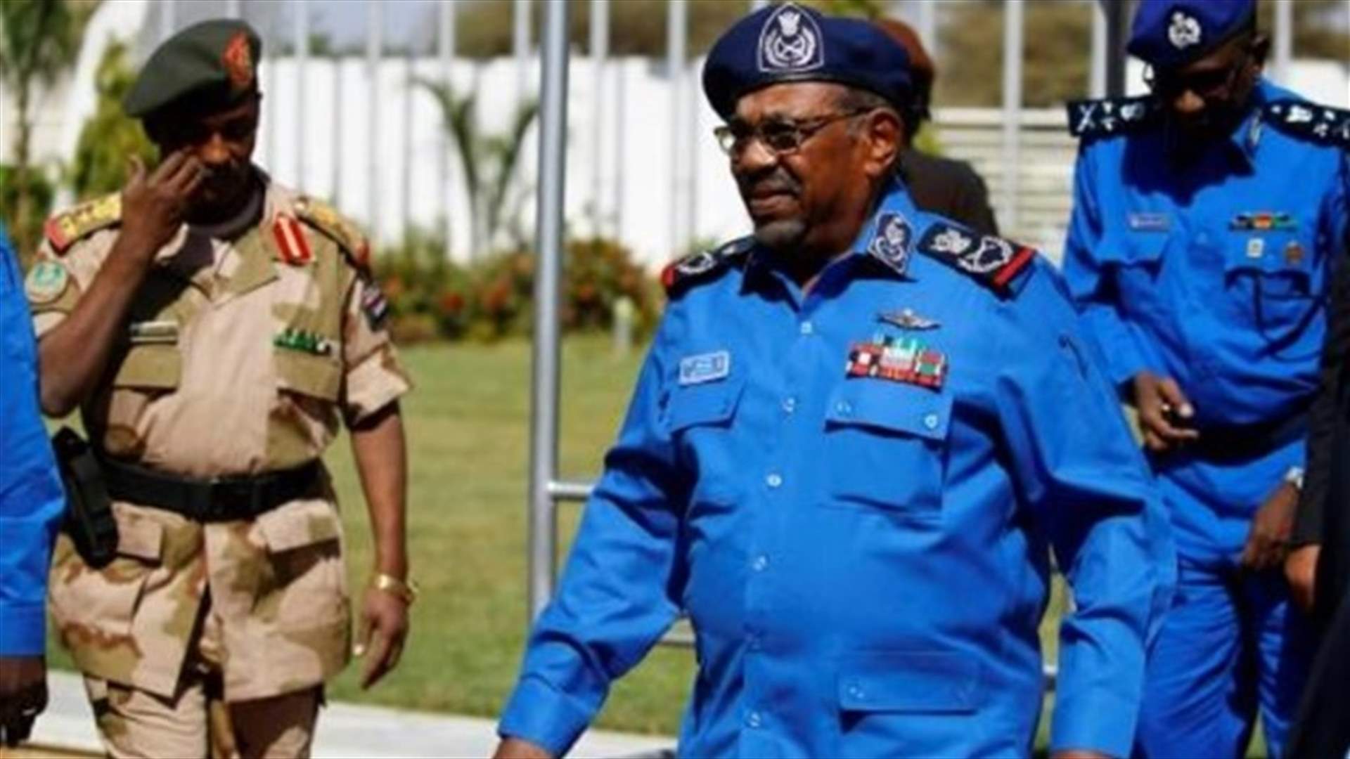الشرطة السودانية تطلق الغاز المسيل للدموع على متظاهرين في الخرطوم