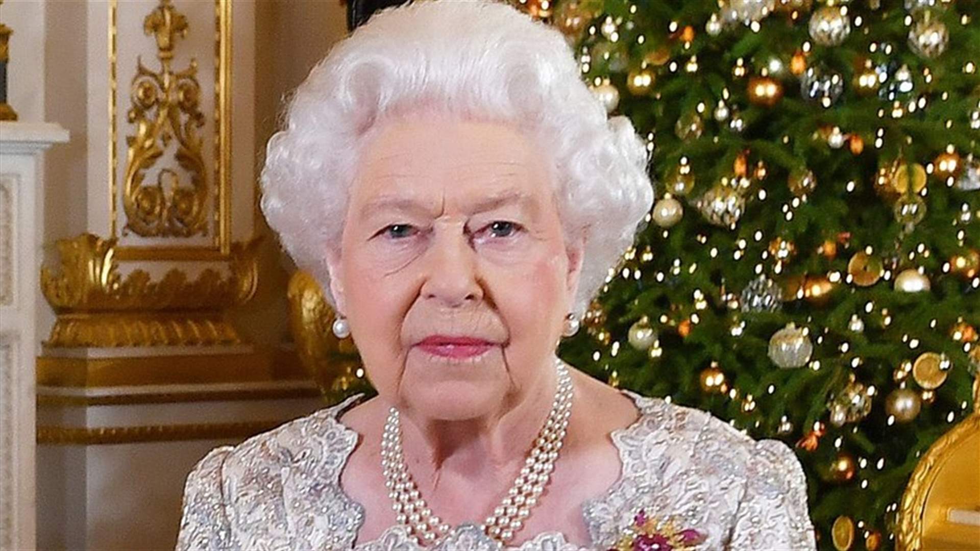 لماذا تُبقي الملكة اليزابيث الزينة الميلادية في قصرها حتى السادس من شباط؟