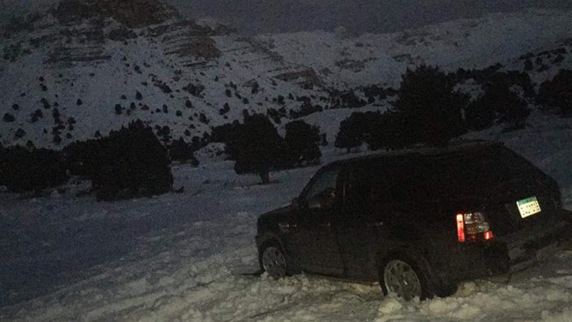 إجلاء عائلة احتجزتها الثلوج في أعالي فنيدق