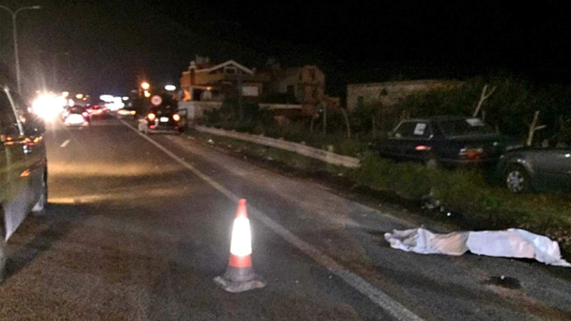 كان يجتاز أوتوستراد البوار... فقتل صدماً (صورة)