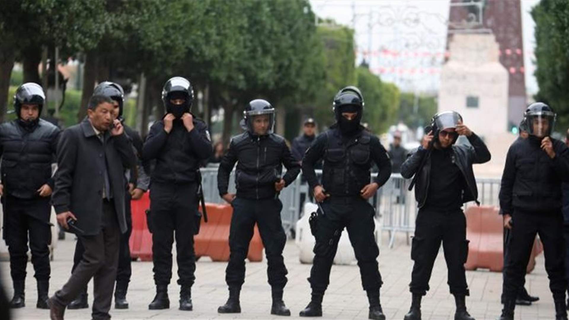 ارهابيان فجرا نفسيهما في اشتباك مع الشرطة بتونس