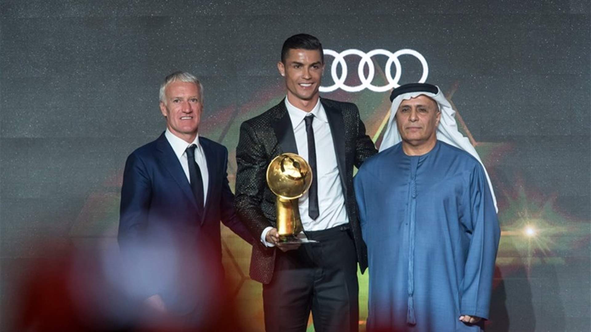 كريستيانو رونالدو أفضل لاعب في العالم في حفل "Globe Soccer" في دبي