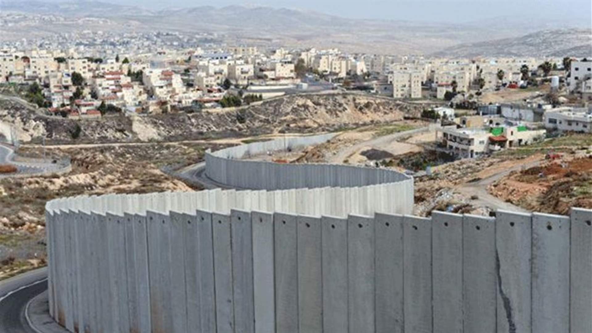 الجيش الإسرائيلي يستأنف أعمال الحفر ورفع السواتر بمحيط الوزاني
