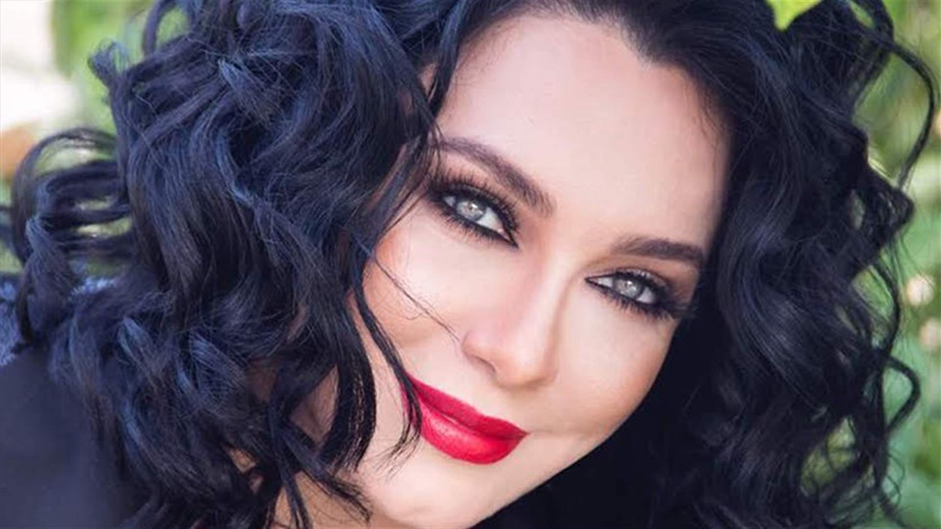 سلاف فواخرجي في كنيسة "الأم الفقيرة" في جبيل... وهذا ما قالته (صورة)
