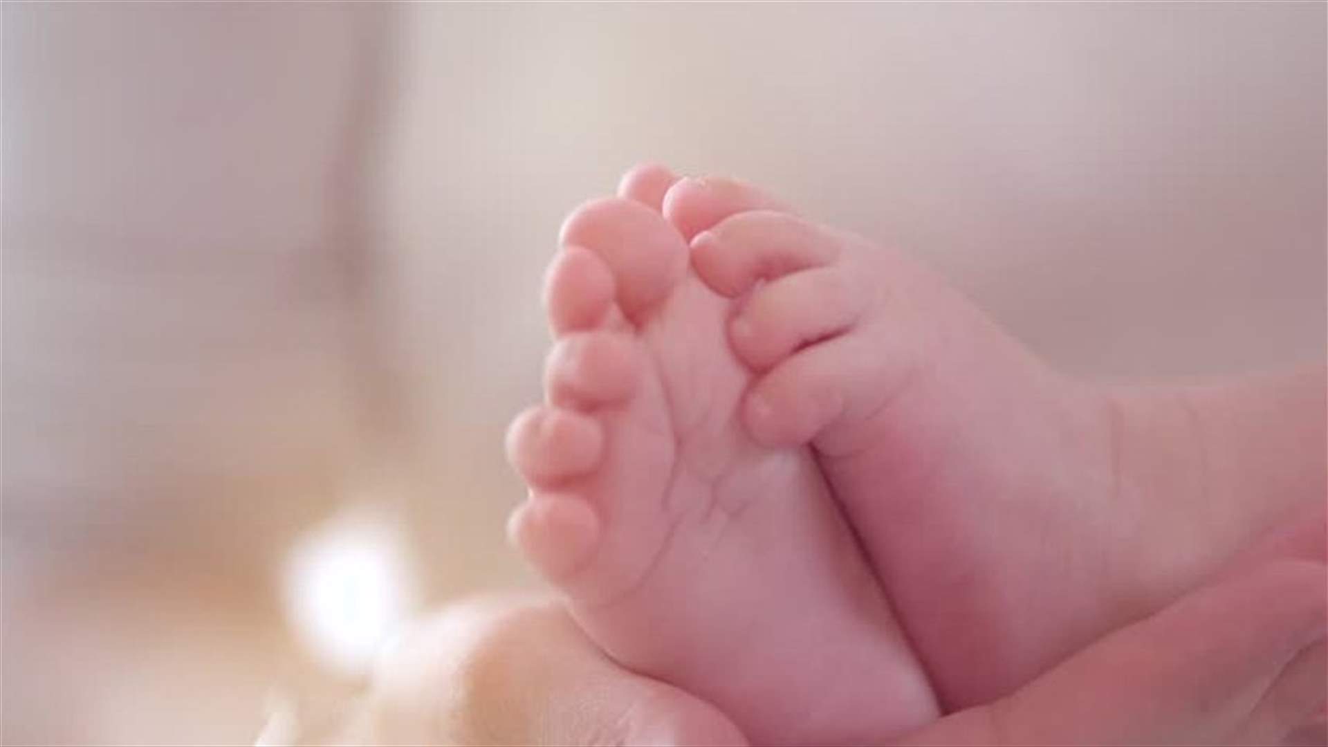 Woman gives birth inside a Red Cross ambulance in Akkar