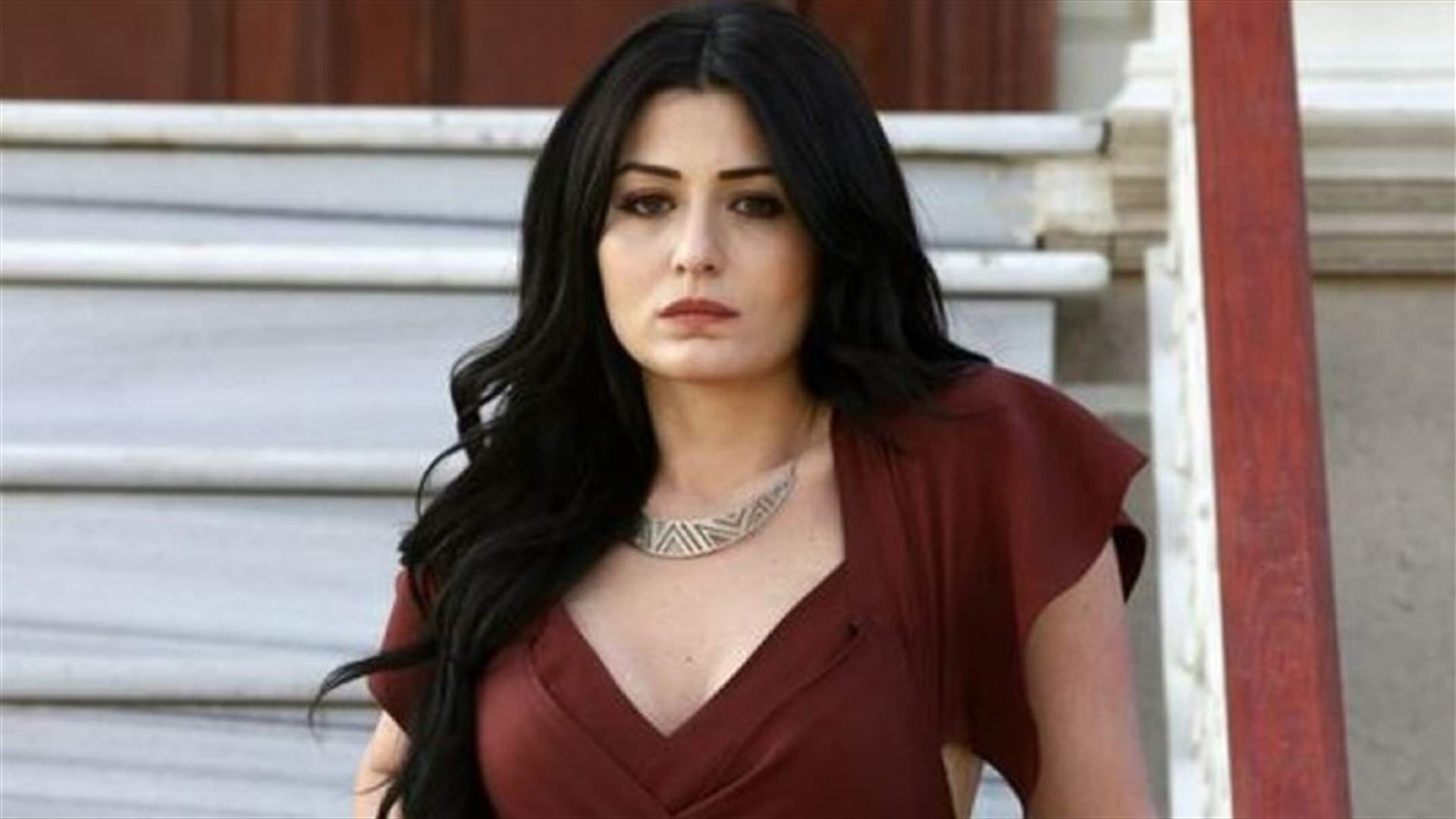 بعد اتهامها بمهاجمة المحجبات... هكذا ردّت التركية دينيز شاكر