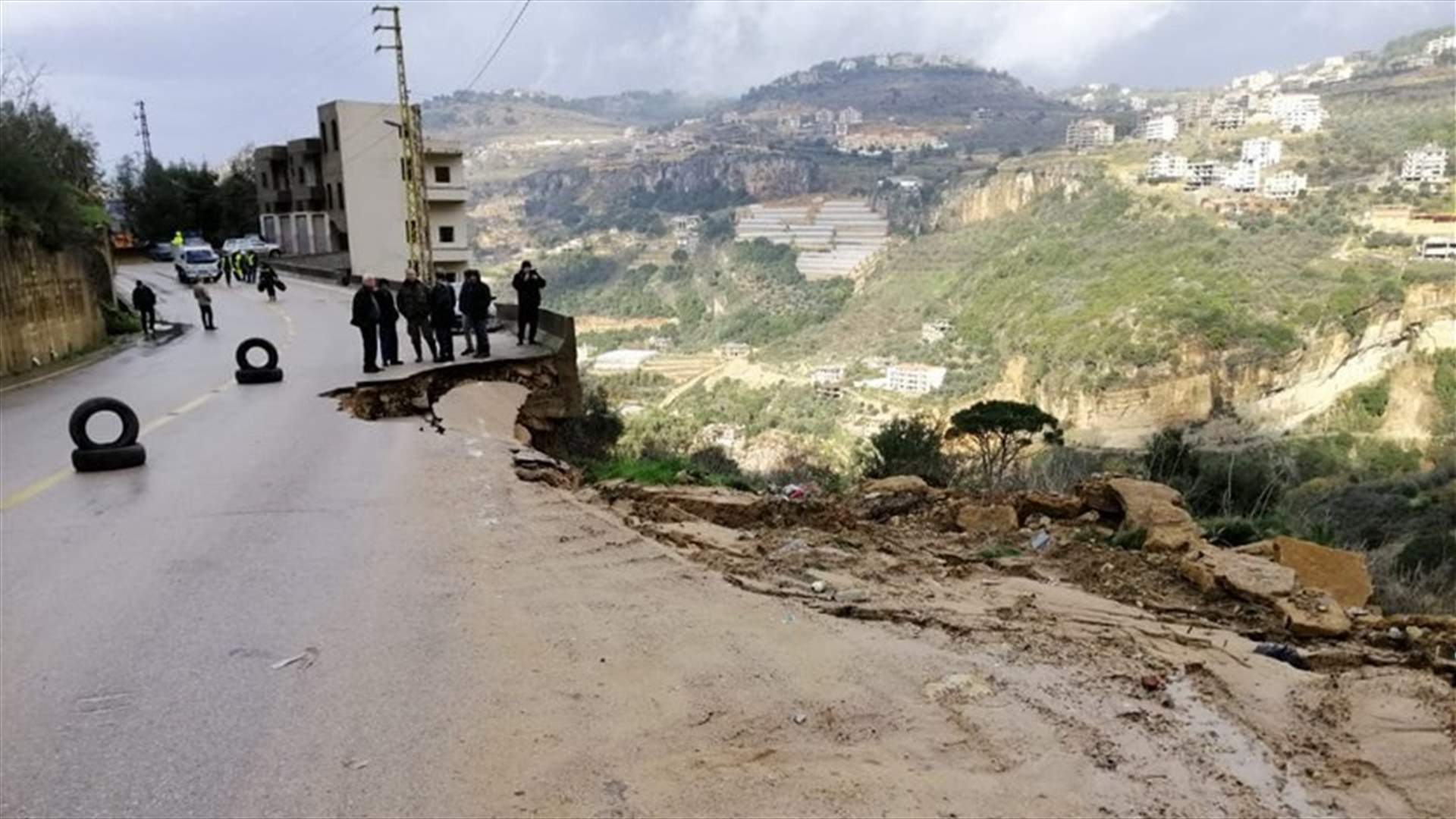 Main road collapses in Ghaboun, Aley