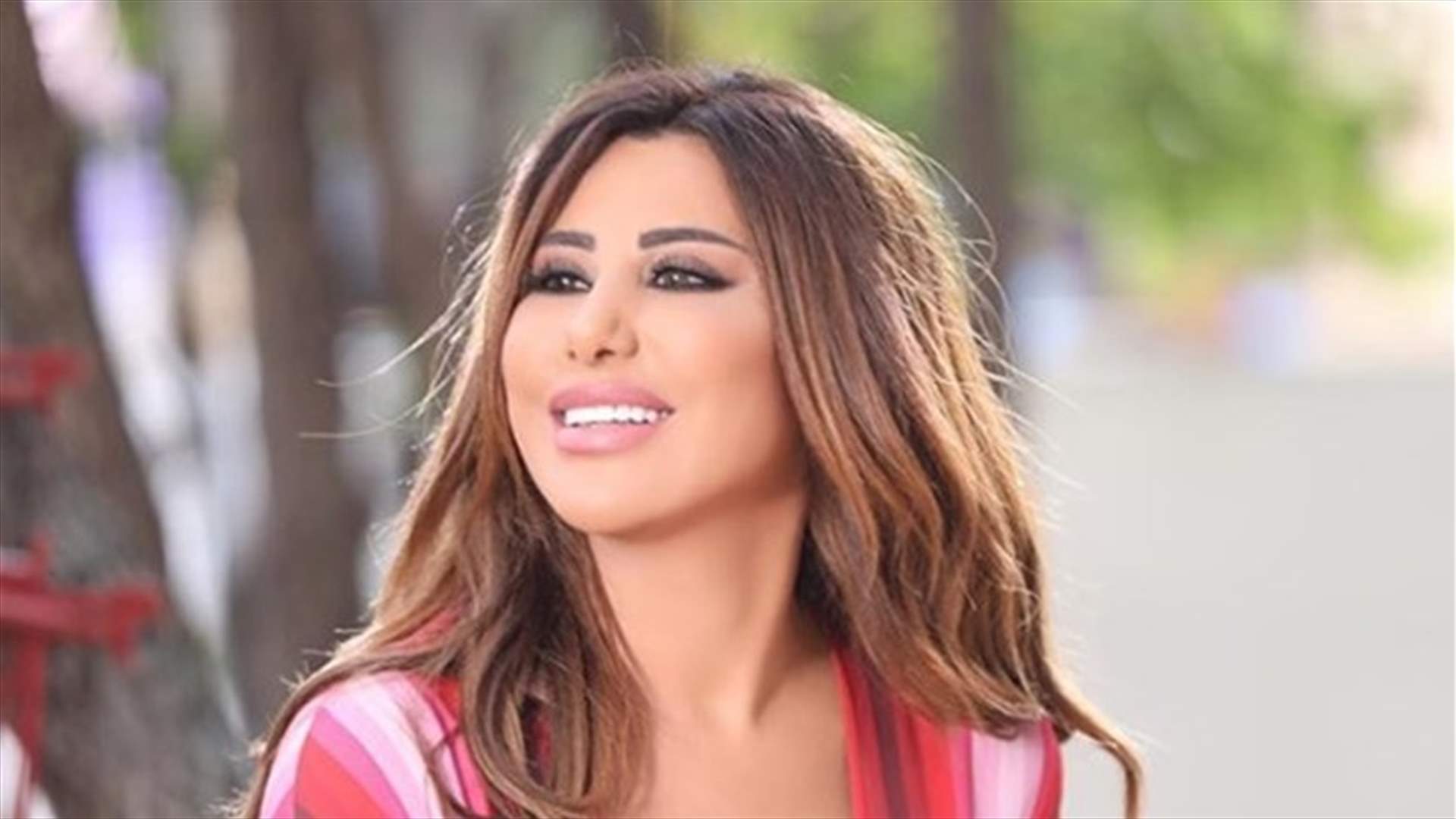نجوى كرم بإطلالة جريئة تضجّ أنوثة
