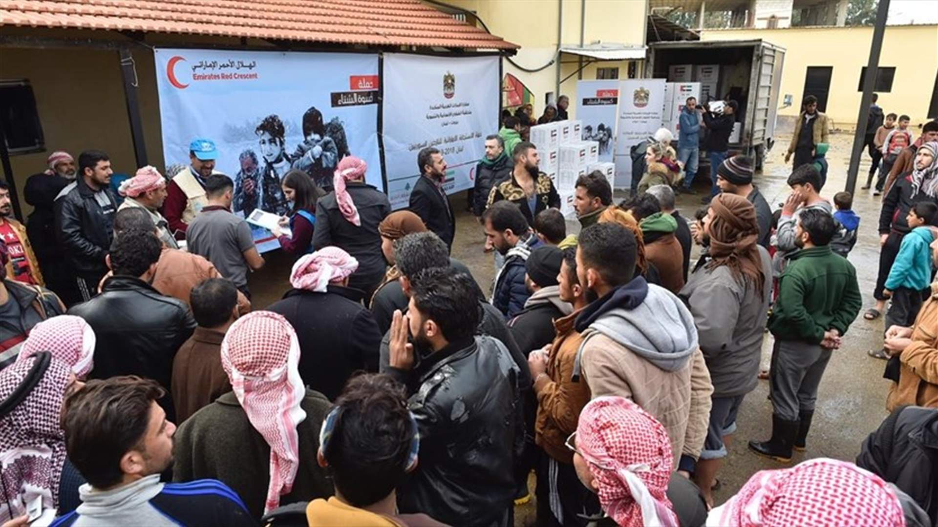 السفارة الاماراتية: بدء توزيع حصص غذائية للنازحين في عكار