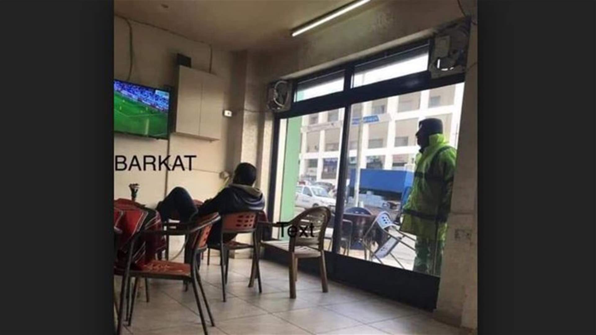 بعد صورته التي اجتاحت الإنترنت... هذا ما فعله ملك الأردن مع عامل نظافة (صورة)