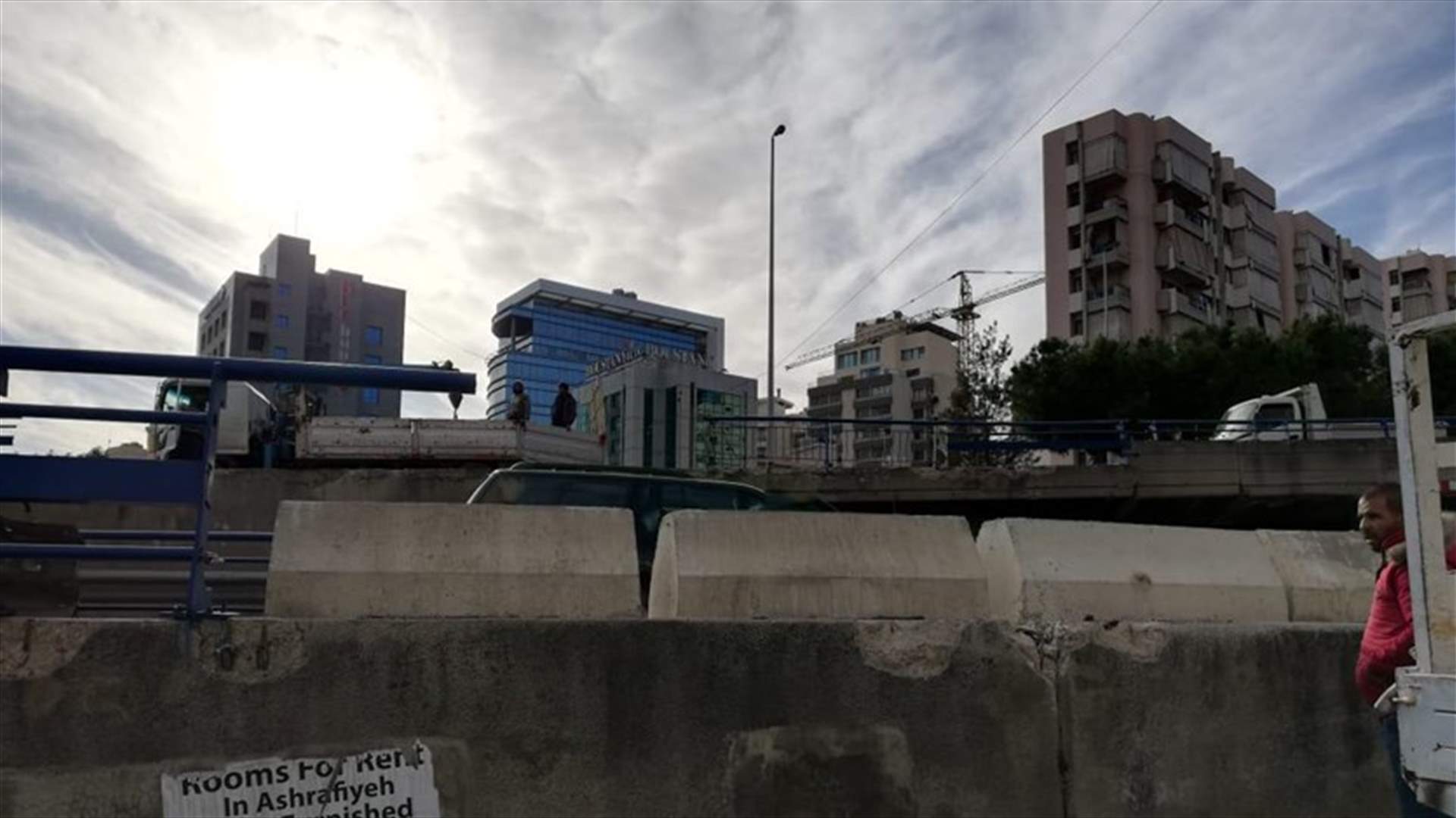 بعد معلومات عن خطر واقع على جزء من جسر الياس الهراوي...هذا ما فعلته بلدية بيروت