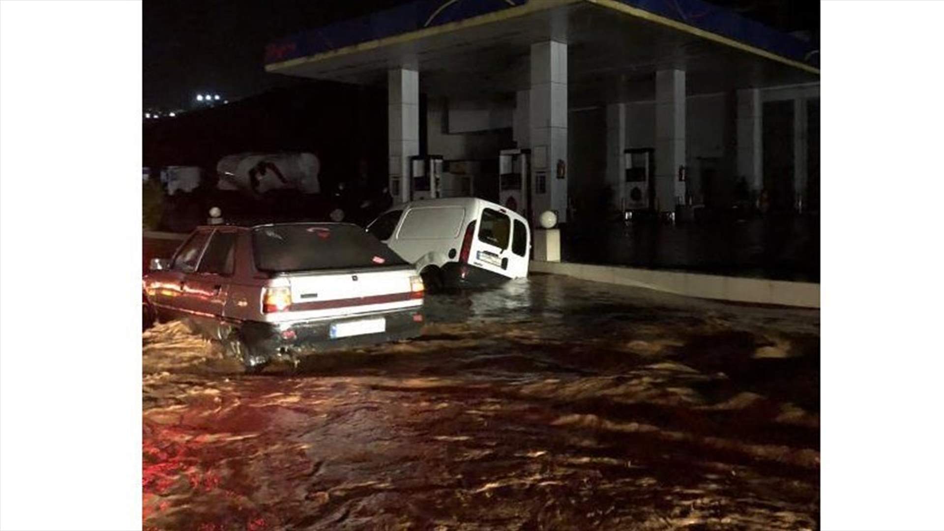 Heavy rainfall turns Batroun highway into lake (Photos)