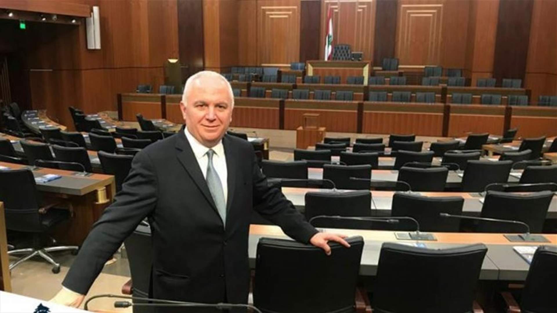 ميشال ضاهر يتبرع بإنارة طريق ضهر البيدر