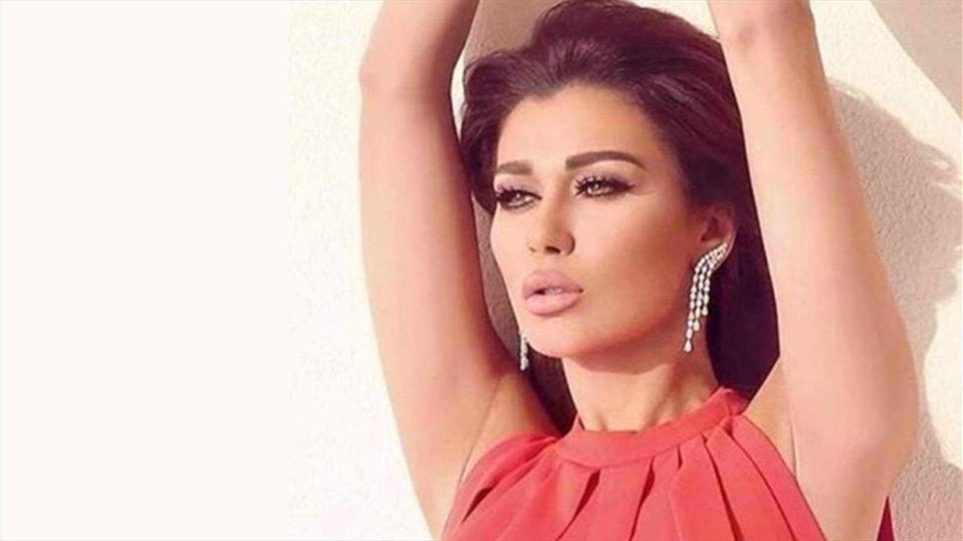نادين الراسي تقرأ سورة الإخلاص: "أنا مسلمة ومسيحية" (فيديو)