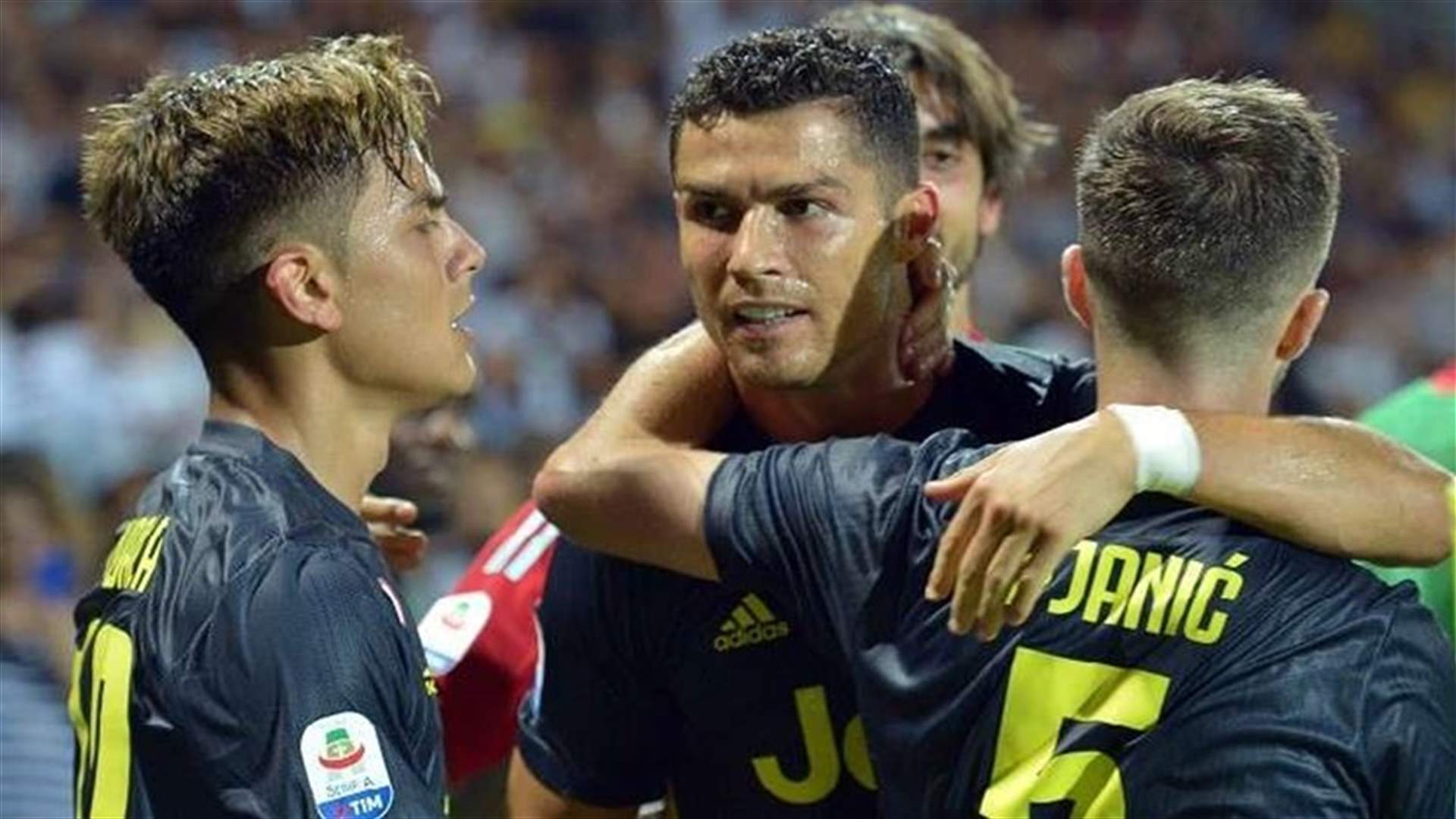 نجما يوفنتوس بالزي الخليجي... ولاعب ميلان يتحدث بالعربية (فيديو)
