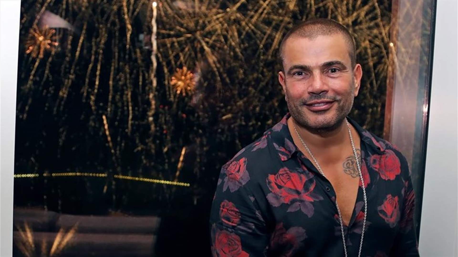 عمرو دياب يثير الضجة بصورة التقطت داخل سيارة لامبورغيني (صورة)