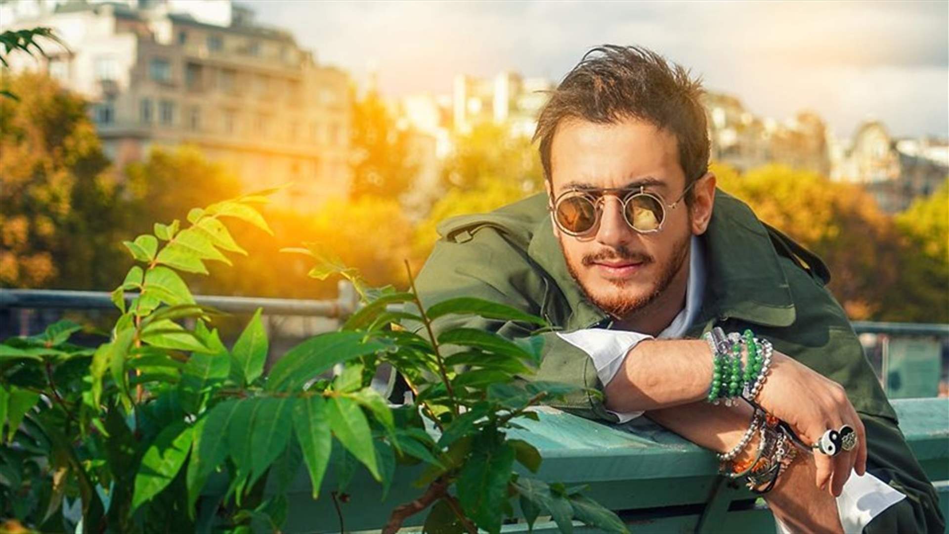 سعد لمجرد بصورة مع شقيقه علي... هل من شبهٍ بينهما؟