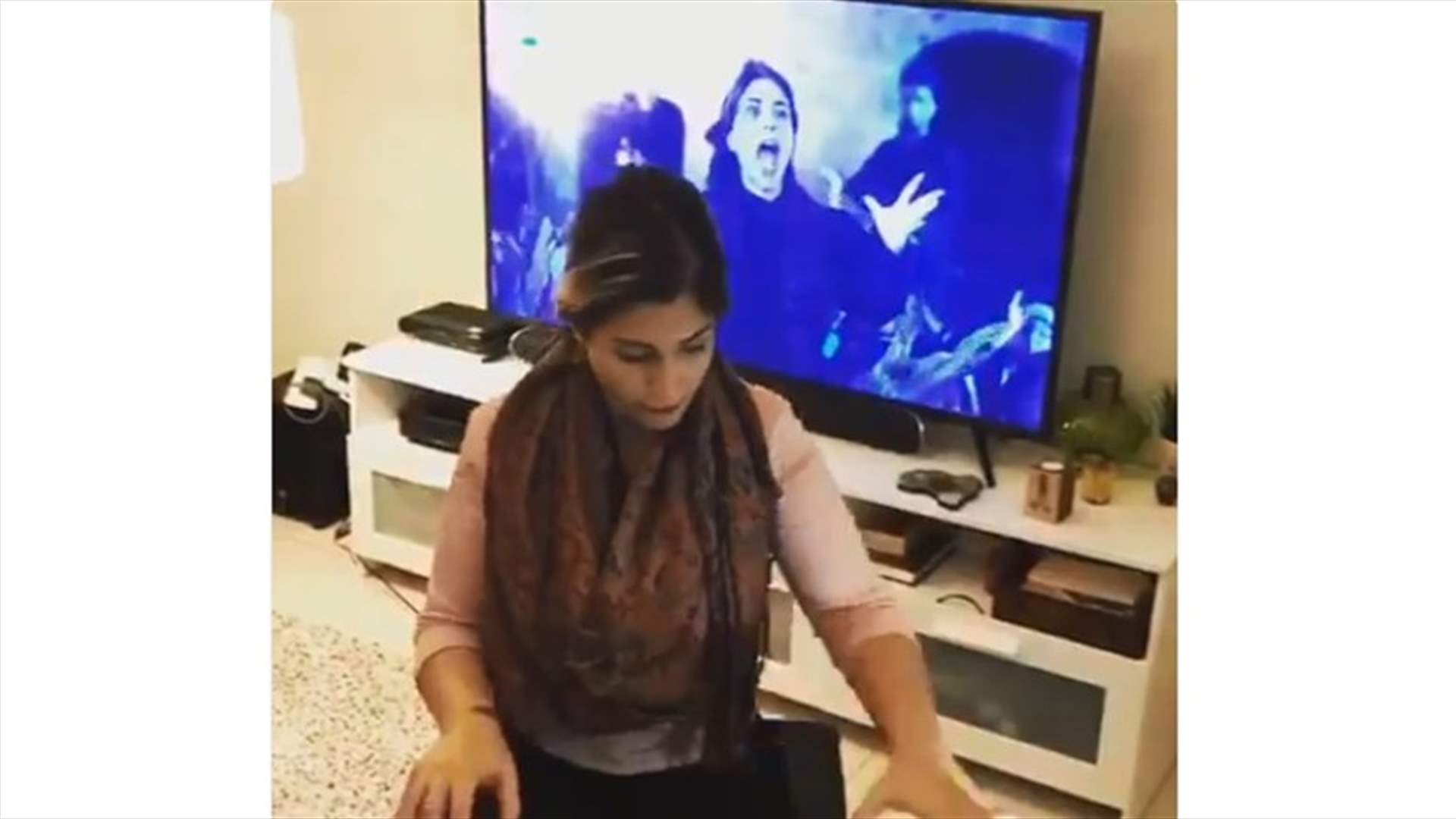 الموسيقى التصويريّة لثورة الفلاحين عزفاً على البيانو بطريقة جديدة (فيديو)
