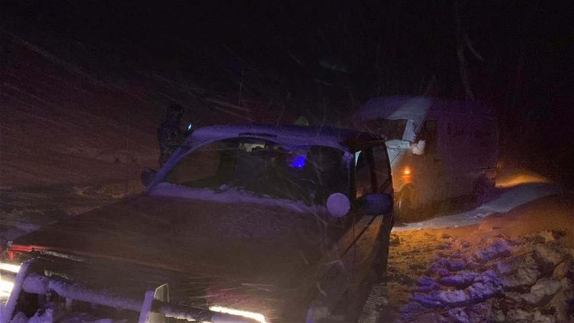 انقاذ 3 مواطنين حاصرتهم الثلوج على طريق بوارج- ضهر البيدر