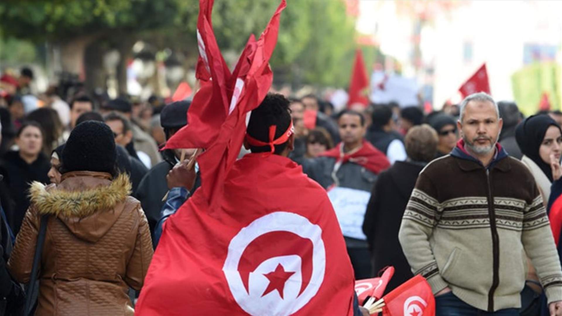 Tunisia&#39;s largest union starts nationwide strike over pay