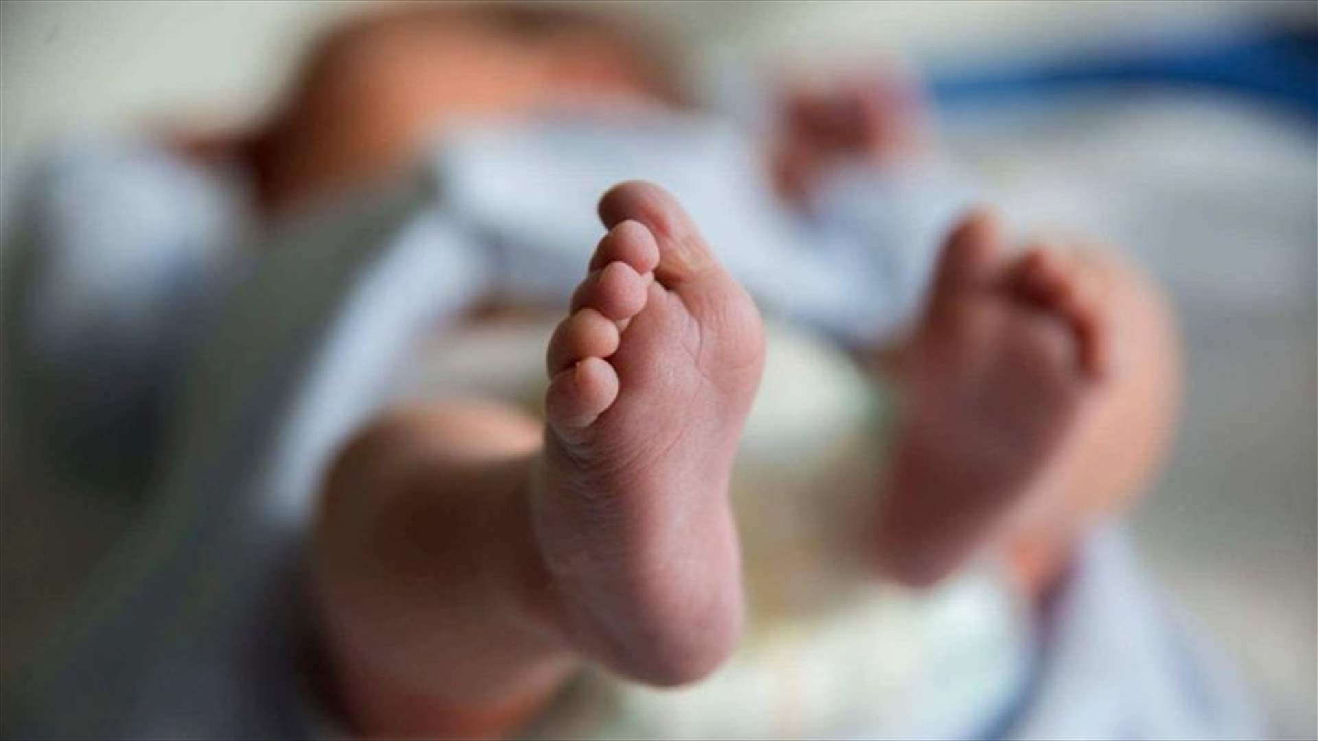 أنجبت رضيعها في حمام مطعم... وهكذا حاولت قتله!