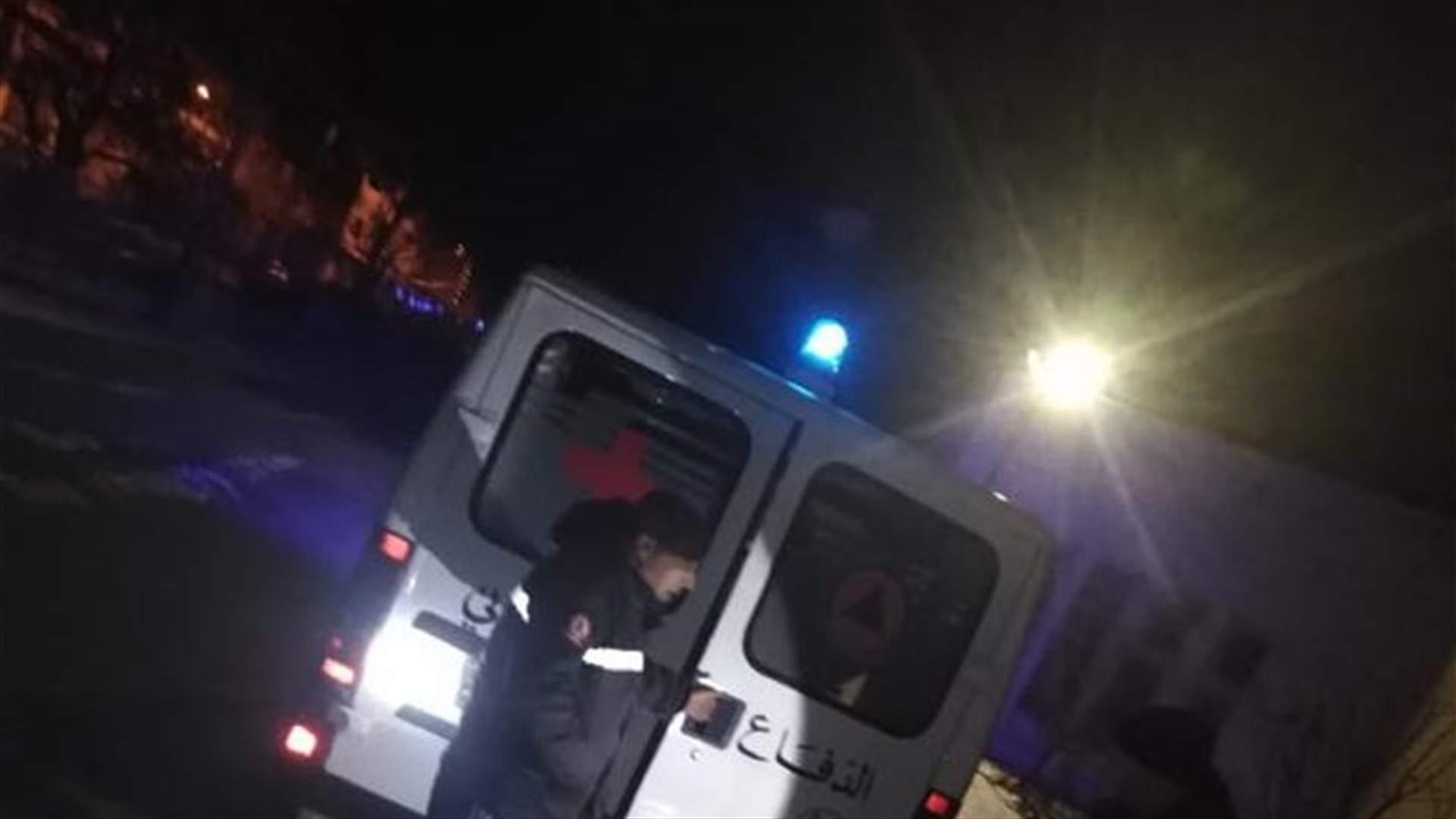 نقل جثة طفلة حديثة الولادة الى المستشفى في زحلة (صورة)