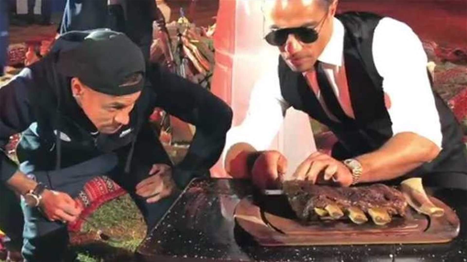 نيمار يستعرض مهاراته مع "حبيب الملح"