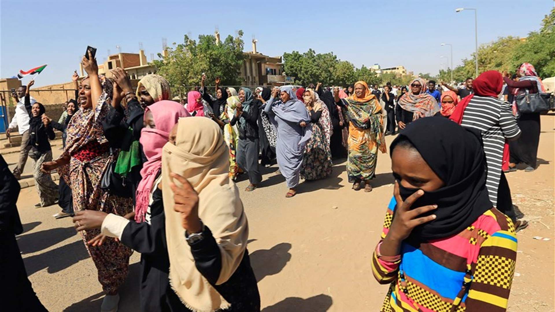 الشرطة السودانية تطلق الغاز المسيل للدموع على المتظاهرين