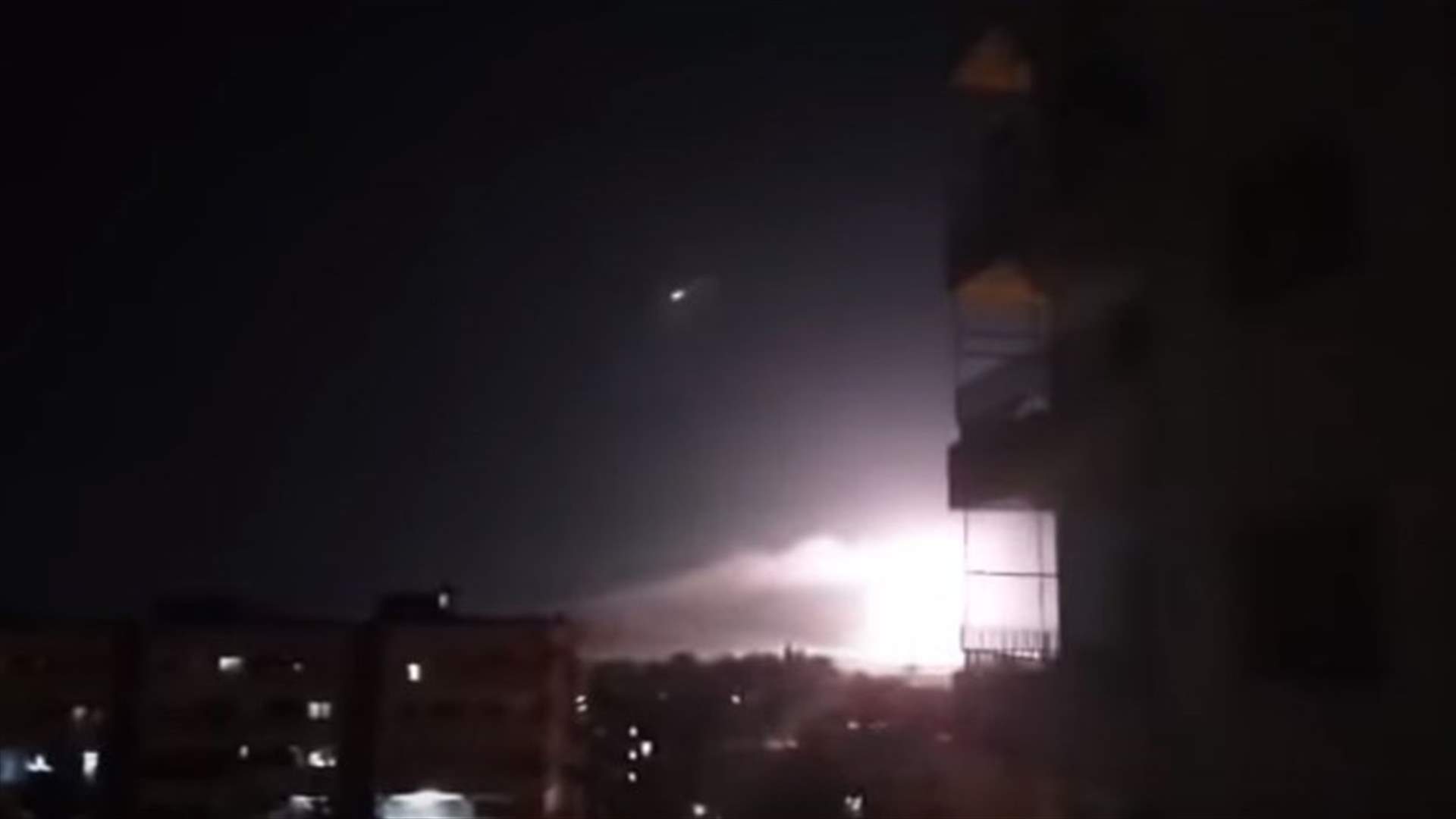 إسرائيل تشن ضربات ضد أهداف إيرانية في سوريا (فيديو)